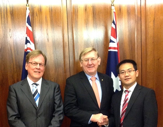 L to R: Mr Garry Crockett, Global Executive Chairman CHINA READY with Hon. Mr Martin Ferguson AM MP, Minister for Resources and Energy, Minister for Tourism, Dr Kuang Lin, Director CNTA (Australia & New Zealand)