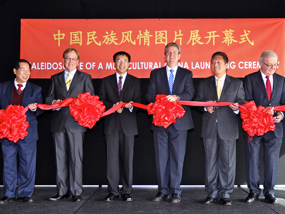 Cutting of the Ribbon Ceremony by Leading Political and Cultural Dignitaries from China and Australia.