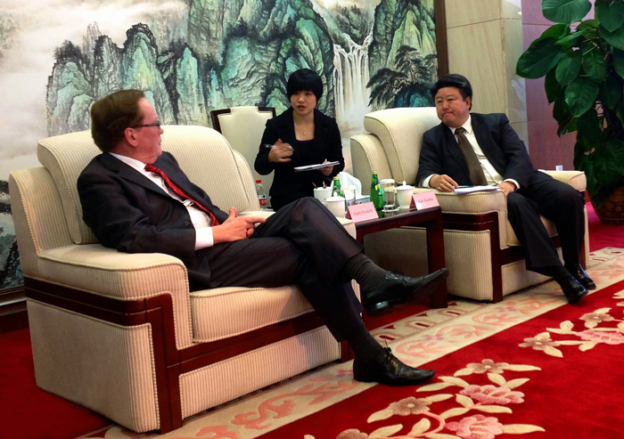 Mr. Garry Crockett with UnionPay International President Mr. Cai Jianbo
